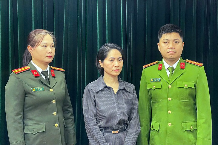 Khởi tố giám đốc công ty tổ chức show diễn "Về đây bốn cánh chim trời"- Ảnh 1. Khởi tố giám đốc công ty tổ chức show diễn "Về đây bốn cánh chim trời"- Ảnh 1.