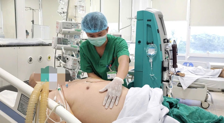 Sốt xuất huyết diễn biến nguy kịch ở bệnh nhân có nhiều bệnh nền- Ảnh 2. Sốt xuất huyết diễn biến nguy kịch ở bệnh nhân có nhiều bệnh nền- Ảnh 2.