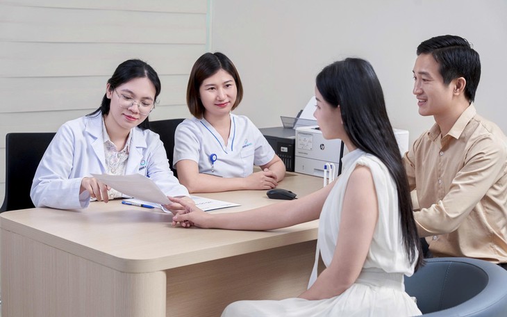Phẫu thuật nội soi cứu ca chửa trong sừng tử cung phụ hiếm gặp tại Nghệ An- Ảnh 2.