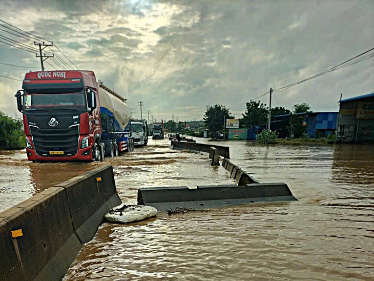 Quốc lộ và cao tốc xuất hiện nhiều điểm ngập và sạt lở mới, tài xế lưu ý lộ trình- Ảnh 2. Quốc lộ và cao tốc xuất hiện nhiều điểm ngập và sạt lở mới, tài xế lưu ý lộ trình- Ảnh 2.