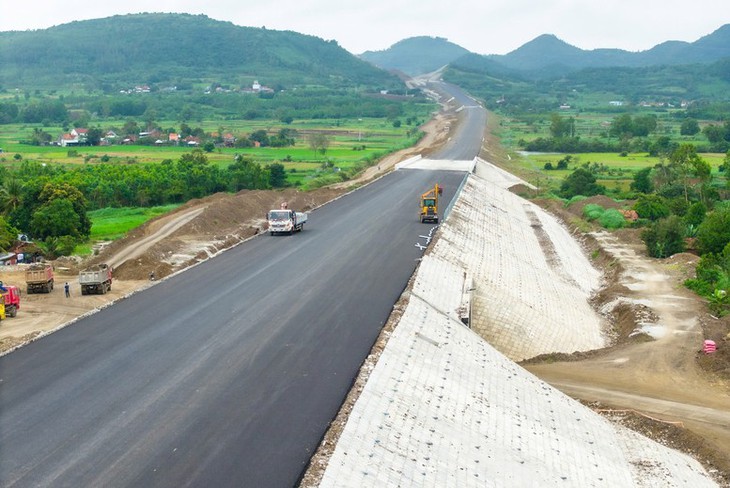 Yêu cầu đẩy nhanh tiến độ các tuyến cao tốc trọng điểm, phấn đấu về đích 19/12/2025- Ảnh 1. Yêu cầu đẩy nhanh tiến độ các tuyến cao tốc trọng điểm, phấn đấu về đích 19/12/2025- Ảnh 1.