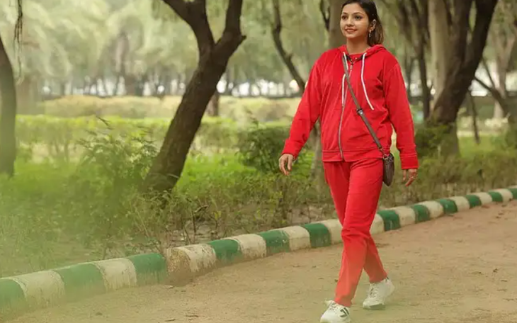 Đi bộ dài buổi sáng hay đi bộ ngắn cả ngày: Cách nào kiểm soát đường huyết tốt hơn?