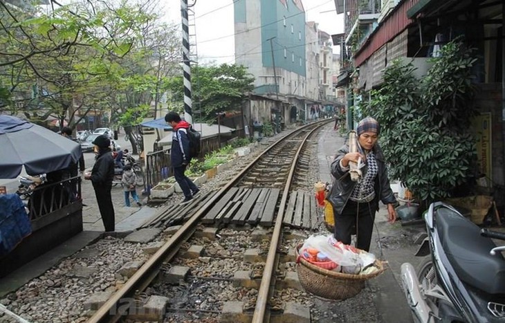 Còn hơn 2.500 lối đi 'tử thần' rình rập an toàn giao thông đường sắt- Ảnh 1.