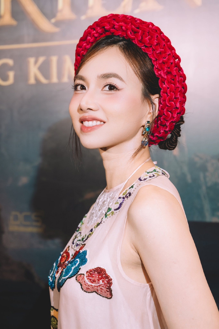 Hoa khôi Tây Đô sau 21 năm đăng quang viên mãn bên chồng đạo diễn- Ảnh 2.