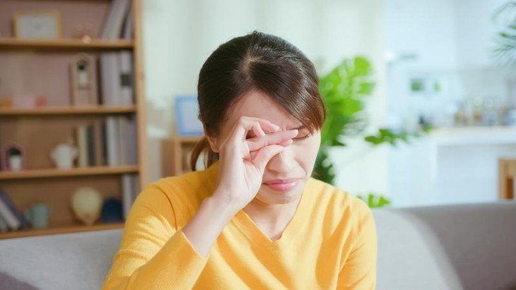 Làm gì khi bị trầy xước mắt?- Ảnh 2.