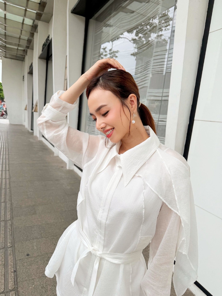 Hoa khôi Tây Đô sau 21 năm đăng quang viên mãn bên chồng đạo diễn- Ảnh 9.