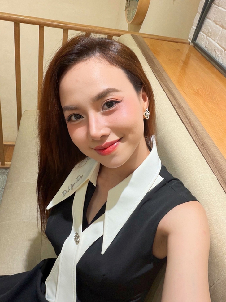 Hoa khôi Tây Đô sau 21 năm đăng quang viên mãn bên chồng đạo diễn- Ảnh 11.