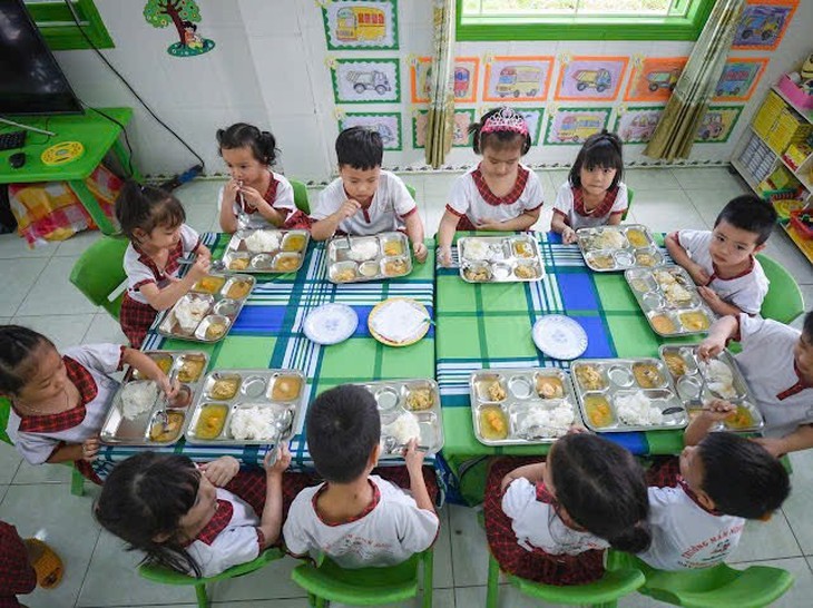 Dinh dưỡng học đường: Lấp 'khoảng trống' từ gia đình đến nhà trường- Ảnh 1. Dinh dưỡng học đường: Lấp 'khoảng trống' từ gia đình đến nhà trường- Ảnh 1.