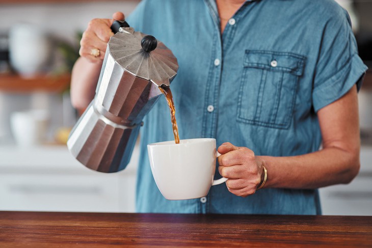 Vì sao huyết áp, nhịp tim tăng sau khi bạn uống cà phê?- Ảnh 1.
