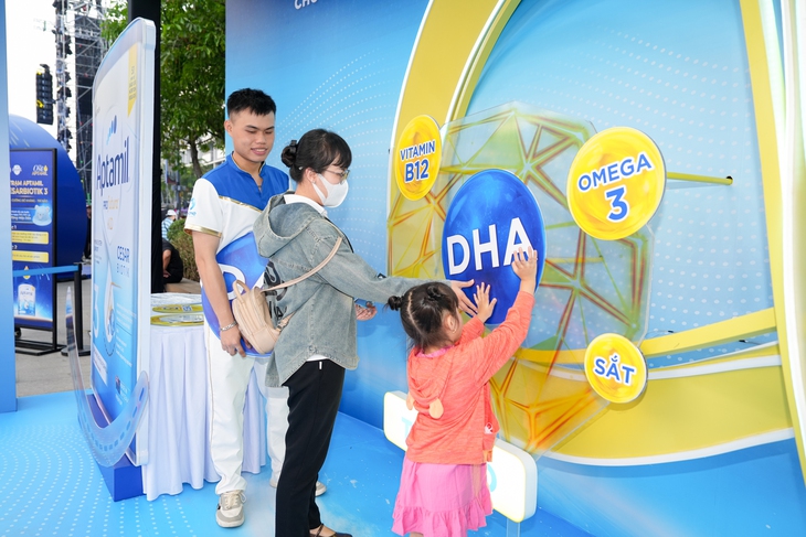 Khám phá sự kiện 'Vũ trụ dưỡng chất One Aptamil' do Danone tổ chức tại Việt Nam- Ảnh 2. Khám phá sự kiện 'Vũ trụ dưỡng chất One Aptamil' do Danone tổ chức tại Việt Nam- Ảnh 2.