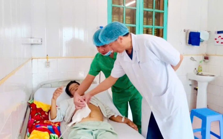 Suýt thủng thực quản vì viên thuốc - Ảnh 2.
