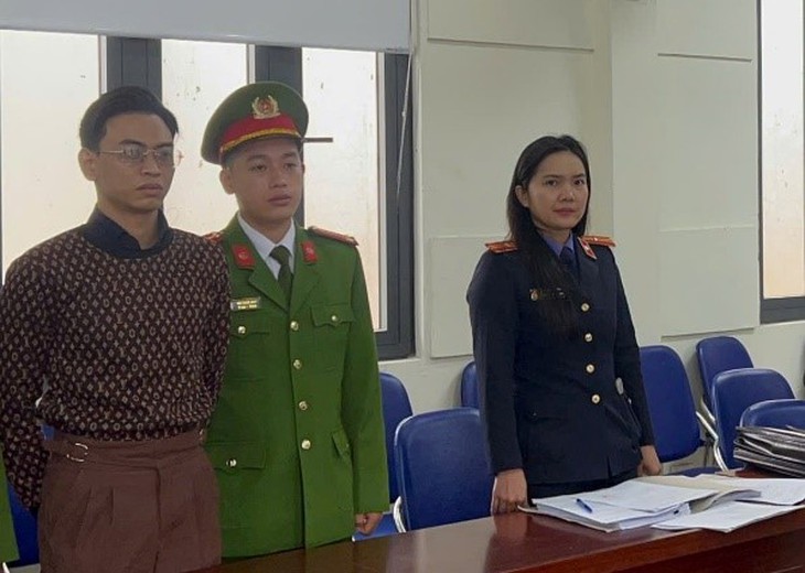 Bắt tạm giam 'tổng tài' chỉ đạo hành hung nhân viên quán cà phê ở Hà Nội- Ảnh 1. Bắt tạm giam 'tổng tài' chỉ đạo hành hung nhân viên quán cà phê ở Hà Nội- Ảnh 1.