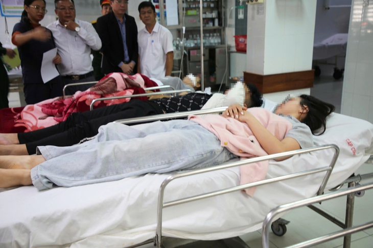 
Vụ tai nạn trên cao tốc Đà Nẵng - Quảng Ngãi: Sau tiếng rầm cả xe choàng tỉnh, nhiều người hoảng loạn kêu cứu- Ảnh 1.