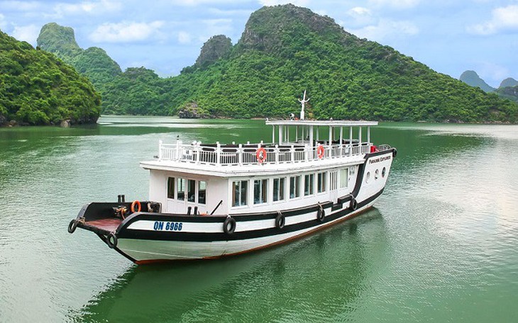Từ hôm nay 10/12, khi mua vé tham quan Vịnh Hạ Long du khách cần cung cấp thông tin gì?