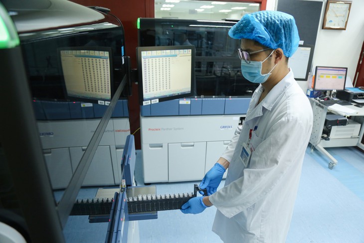 Đằng sau một đơn vị máu là cả cuộc chiến phòng, chống HIV của những con người thầm lặng- Ảnh 2.