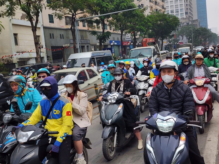 Hà Nội không ‘cấm ngặt’ xe xăng trong Vành đai 1 từ năm 2026- Ảnh 2.