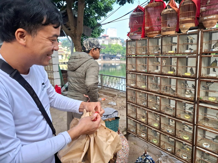 Chợ của người mê chim ở Hà Nội có gì lạ? - Ảnh 2.