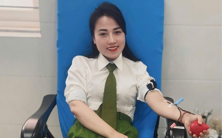 Ba nữ chiến sĩ công an Nghệ An hiến máu cứu người ngày Tết