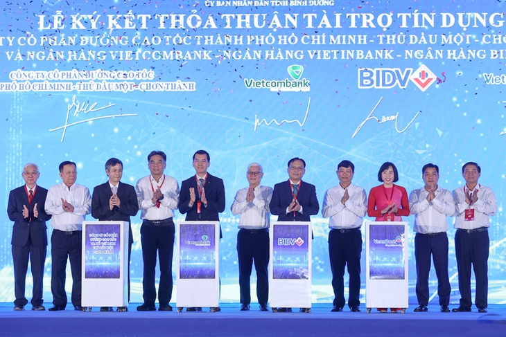 Thủ tướng phát lệnh khởi công cao tốc đầu tiên nối TPHCM với Bình Dương, Bình Phước, Tây Nguyên- Ảnh 6. Thủ tướng phát lệnh khởi công cao tốc đầu tiên nối TPHCM với Bình Dương, Bình Phước, Tây Nguyên- Ảnh 6.