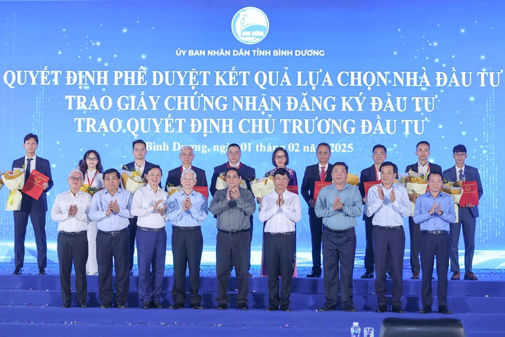 Thủ tướng phát lệnh khởi công cao tốc đầu tiên nối TPHCM với Bình Dương, Bình Phước, Tây Nguyên- Ảnh 7. Thủ tướng phát lệnh khởi công cao tốc đầu tiên nối TPHCM với Bình Dương, Bình Phước, Tây Nguyên- Ảnh 7.
