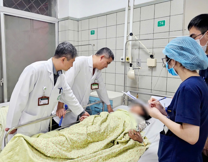 8 ngày nghỉ Tết Ất Tỵ, các bác sĩ đã khám, cấp cứu hơn 548 nghìn người bệnh- Ảnh 1.