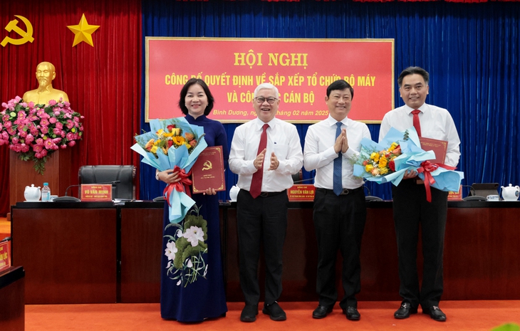 Bình Dương: Điều động, chỉ định Trưởng ban Tuyên giáo Tỉnh ủy làm Bí thư Thành ủy Dĩ An- Ảnh 2. Bình Dương: Điều động, chỉ định Trưởng ban Tuyên giáo Tỉnh ủy làm Bí thư Thành ủy Dĩ An- Ảnh 2.