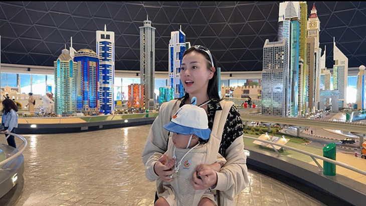 Cặp song sinh nhà Phương Oanh - Shark Bình lần đầu đi du lịch nước ngoài- Ảnh 1. Cặp song sinh nhà Phương Oanh - Shark Bình lần đầu đi du lịch nước ngoài- Ảnh 1.