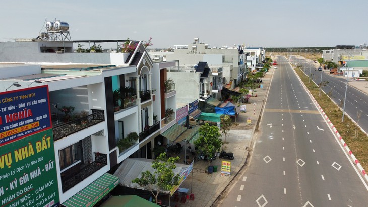 Bắt tạm giam Chủ tịch UBND huyện Long Thành, Đồng Nai
- Ảnh 1. Bắt tạm giam Chủ tịch UBND huyện Long Thành, Đồng Nai
- Ảnh 1.