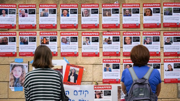 Hamas cảnh báo hoãn thả con tin, Israel tăng cường cảnh giác- Ảnh 1.