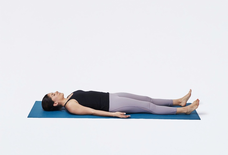 5 tư thế yoga tập ngay trên giường khởi động buổi sáng- Ảnh 5. 5 tư thế yoga tập ngay trên giường khởi động buổi sáng- Ảnh 5.