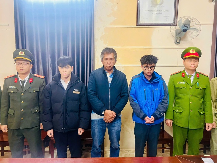 Bắt 3 đối tượng trong đường dây mua bán gần 56 triệu thông tin dữ liệu cá nhân- Ảnh 1. Bắt 3 đối tượng trong đường dây mua bán gần 56 triệu thông tin dữ liệu cá nhân- Ảnh 1.