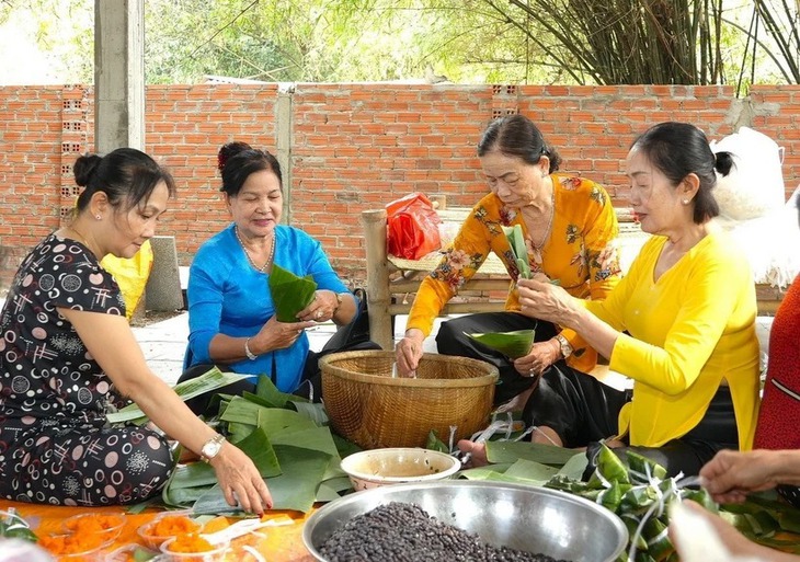 Độc đáo lấy lá cây để 'giao dịch' hàng hóa tại phiên chợ lá ở Tây Ninh- Ảnh 1. Độc đáo lấy lá cây để 'giao dịch' hàng hóa tại phiên chợ lá ở Tây Ninh- Ảnh 1.