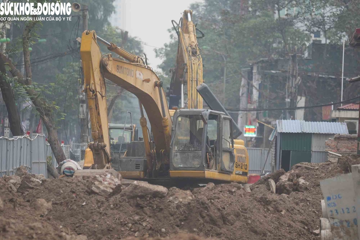 Thi công 'cầm chừng', đường Nguyễn Tuân có mở rộng kịp thời hạn?- Ảnh 2.