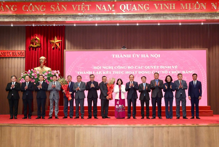 Hà Nội công bố các quyết định về công tác cán bộ và các tổ chức Đảng mới- Ảnh 2.