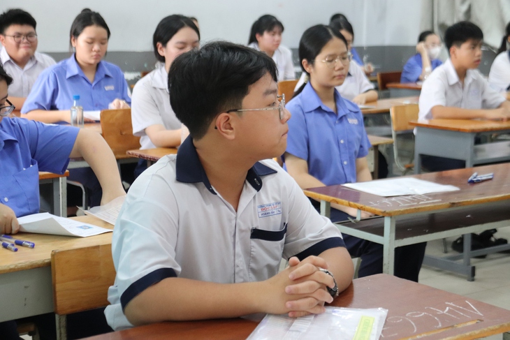 Sở GDĐT TPHCM: Không có ngoại lệ hay du di các trường hợp vi phạm việc dạy thêm, học thêm- Ảnh 1. Sở GDĐT TPHCM: Không có ngoại lệ hay du di các trường hợp vi phạm việc dạy thêm, học thêm- Ảnh 1.