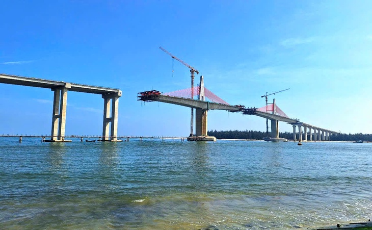 Tiến độ cầu vượt cửa biển thuộc dự án nghìn tỷ ở Huế hiện ra sao?- Ảnh 2. Tiến độ cầu vượt cửa biển thuộc dự án nghìn tỷ ở Huế hiện ra sao?- Ảnh 2.