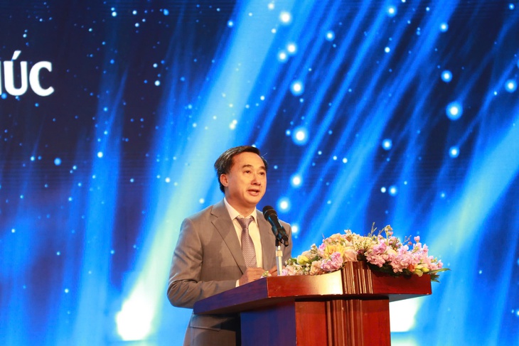 Tôn vinh, tri ân những đóng góp của thầy thuốc qua các giai điệu đẹp về ngành y- Ảnh 1. Tôn vinh, tri ân những đóng góp của thầy thuốc qua các giai điệu đẹp về ngành y- Ảnh 1.