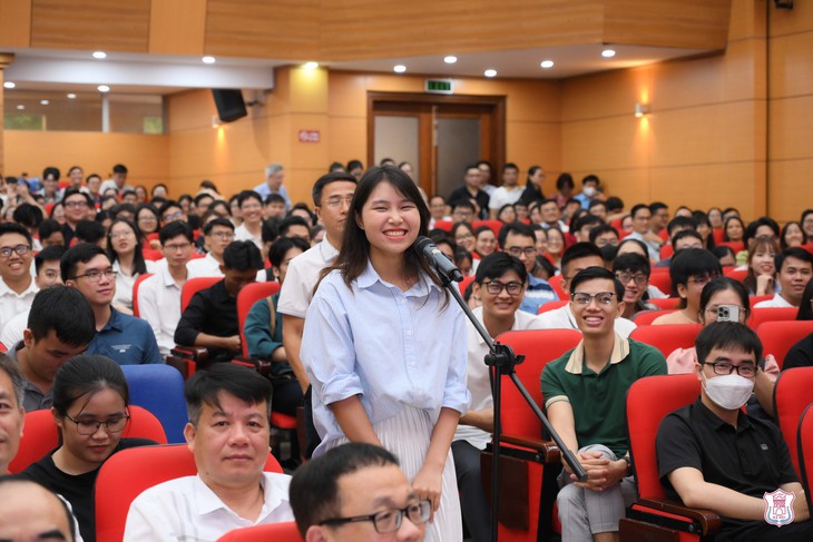 'Nếu được, tôi đồng ý đóng thêm chút thuế, để bác sĩ đi học miễn phí như ngành Sư phạm'- Ảnh 1. 'Nếu được, tôi đồng ý đóng thêm chút thuế, để bác sĩ đi học miễn phí như ngành Sư phạm'- Ảnh 1.