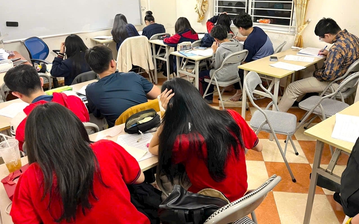 Phụ huynh đôn đáo tìm trung tâm, gia sư dạy thêm cho con