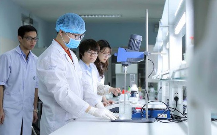 "Nếu được, tôi đồng ý đóng thêm chút thuế, để bác sĩ đi học miễn phí như ngành Sư phạm"