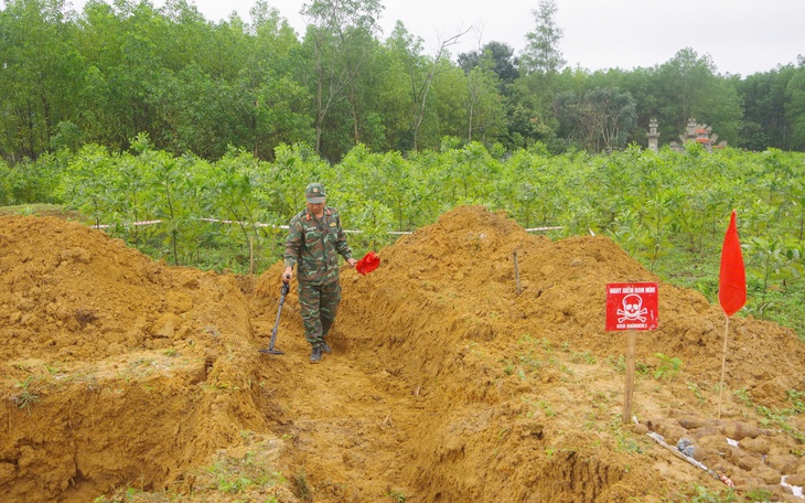 Phát hiện hầm đạn sót lại sau chiến tranh khi thi công lăng mộ