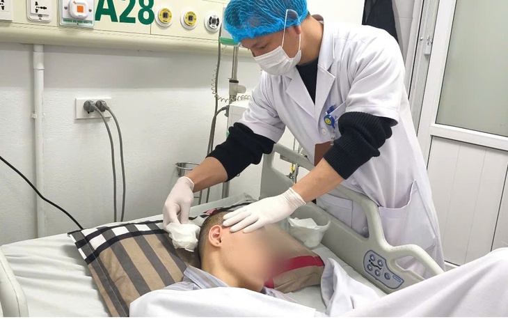 Thanh niên 22 tuổi phải phẫu thuật 2 lần vì bị giãn não thất do di chứng của lao màng não- Ảnh 2. Thanh niên 22 tuổi phải phẫu thuật 2 lần vì bị giãn não thất do di chứng của lao màng não- Ảnh 2.