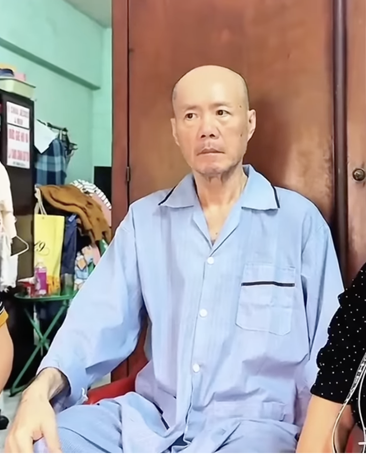 Sau nửa năm ngã lầu, sức khỏe ca sĩ 'Đất phương Nam' thế nào?- Ảnh 2. Sau nửa năm ngã lầu, sức khỏe ca sĩ 'Đất phương Nam' thế nào?- Ảnh 2.