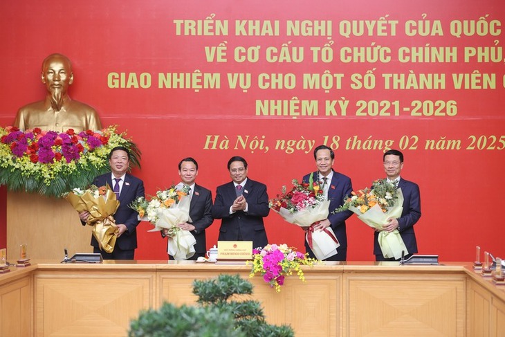 Thủ tướng chúc mừng, giao nhiệm vụ cho 2 Phó Thủ tướng và 4 Bộ trưởng mới- Ảnh 3. Thủ tướng chúc mừng, giao nhiệm vụ cho 2 Phó Thủ tướng và 4 Bộ trưởng mới- Ảnh 3.