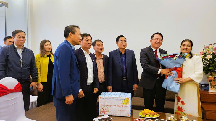 TP Hải Phòng tặng quà các tập thể, cá nhân tiêu biểu ngành y tế- Ảnh 2. TP Hải Phòng tặng quà các tập thể, cá nhân tiêu biểu ngành y tế- Ảnh 2.