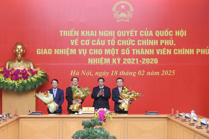 Thủ tướng chúc mừng, giao nhiệm vụ cho 2 Phó Thủ tướng và 4 Bộ trưởng mới- Ảnh 4. Thủ tướng chúc mừng, giao nhiệm vụ cho 2 Phó Thủ tướng và 4 Bộ trưởng mới- Ảnh 4.