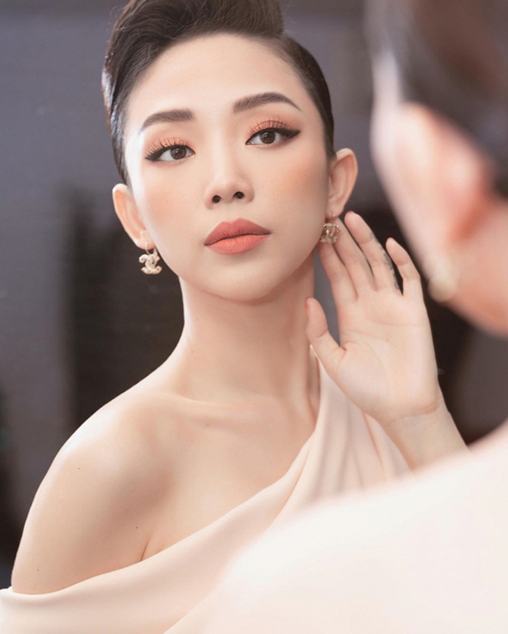 Trở về Việt Nam lập nghiệp, sau 14 năm cuộc sống của nữ ca sĩ tuổi Tỵ phát triển ra sao?- Ảnh 2.