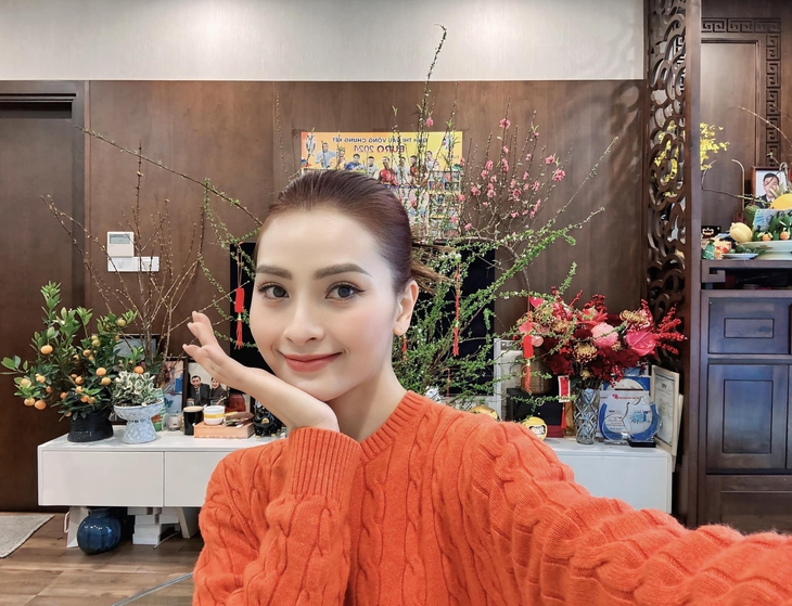 Chân dung bạn gái là MC xinh đẹp, đa tài của cầu thủ Đức Huy- Ảnh 9. Chân dung bạn gái là MC xinh đẹp, đa tài của cầu thủ Đức Huy- Ảnh 9.