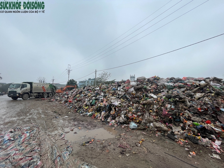 Hà Nội bắt đầu xử lý rác phế thải chất cao như núi tại La Phù- Ảnh 1. Hà Nội bắt đầu xử lý rác phế thải chất cao như núi tại La Phù- Ảnh 1.