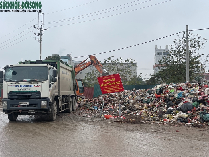 Hà Nội bắt đầu xử lý rác phế thải chất cao như núi tại La Phù- Ảnh 2. Hà Nội bắt đầu xử lý rác phế thải chất cao như núi tại La Phù- Ảnh 2.